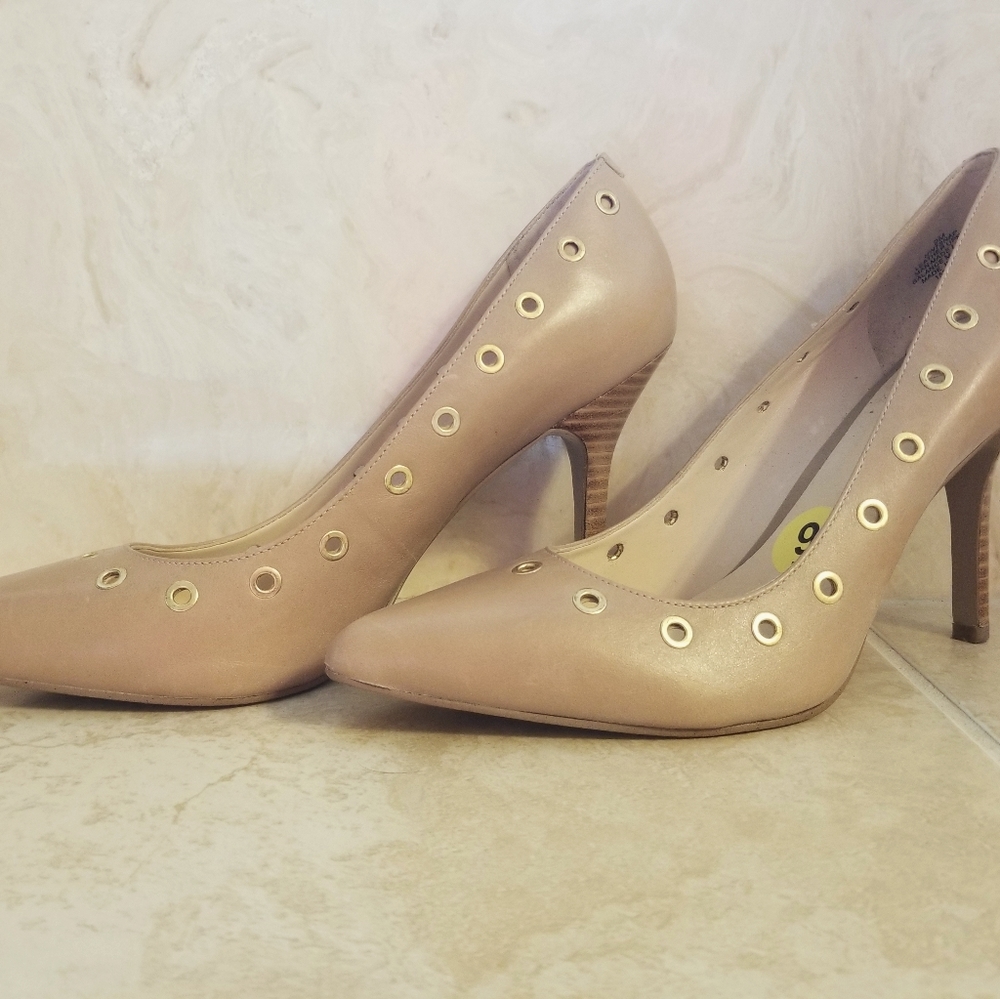Nine West tan gold holed high heels